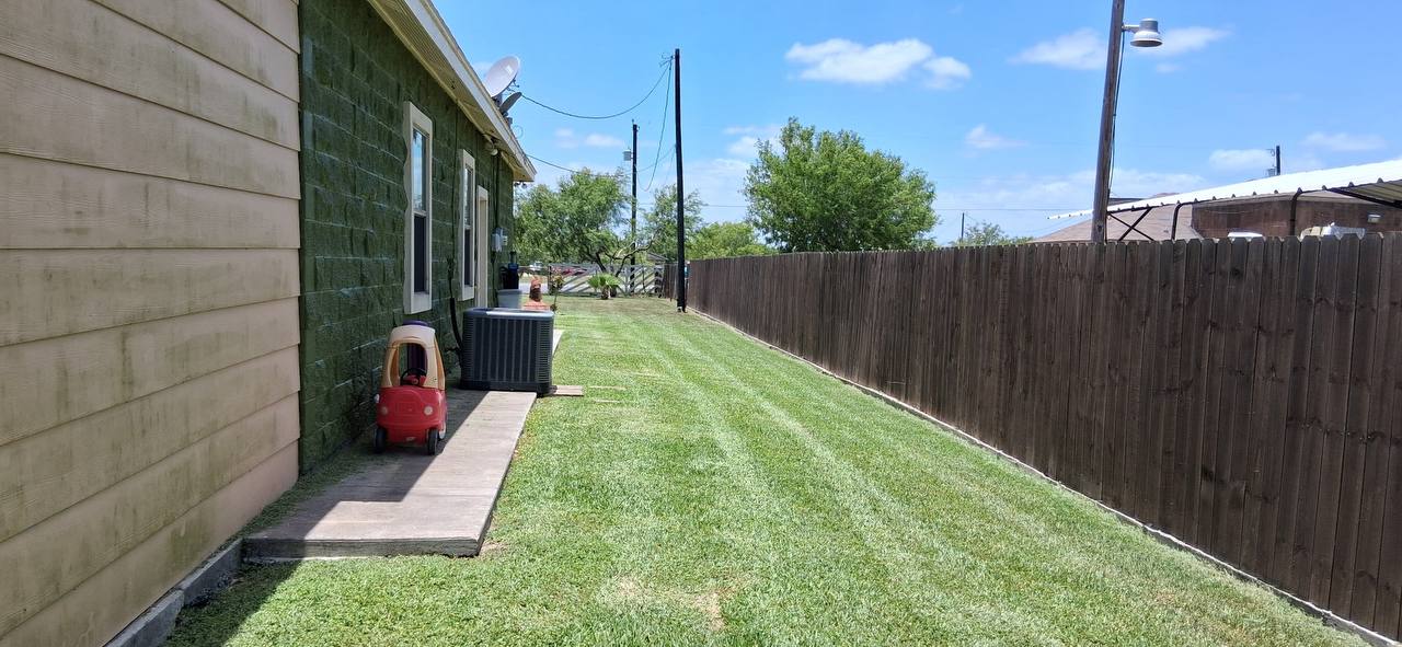 Lawn edging and trimming service by Affordable Grass Cut